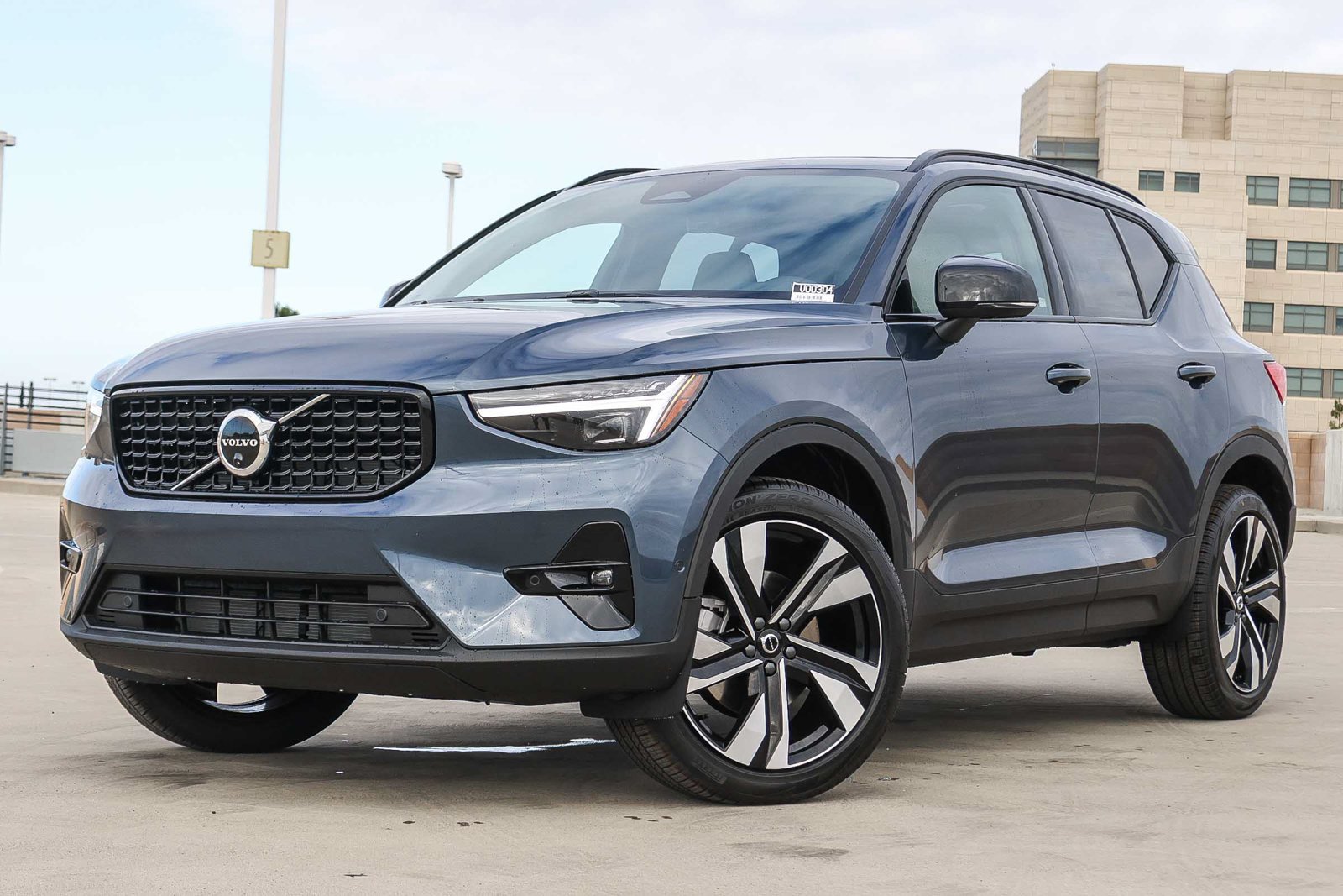 New 2026 Volvo XC40 B5 Ultra w/ Climate Package