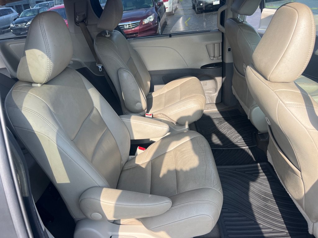 Used 2020 Toyota Sienna XLE AWD/4WD image 16