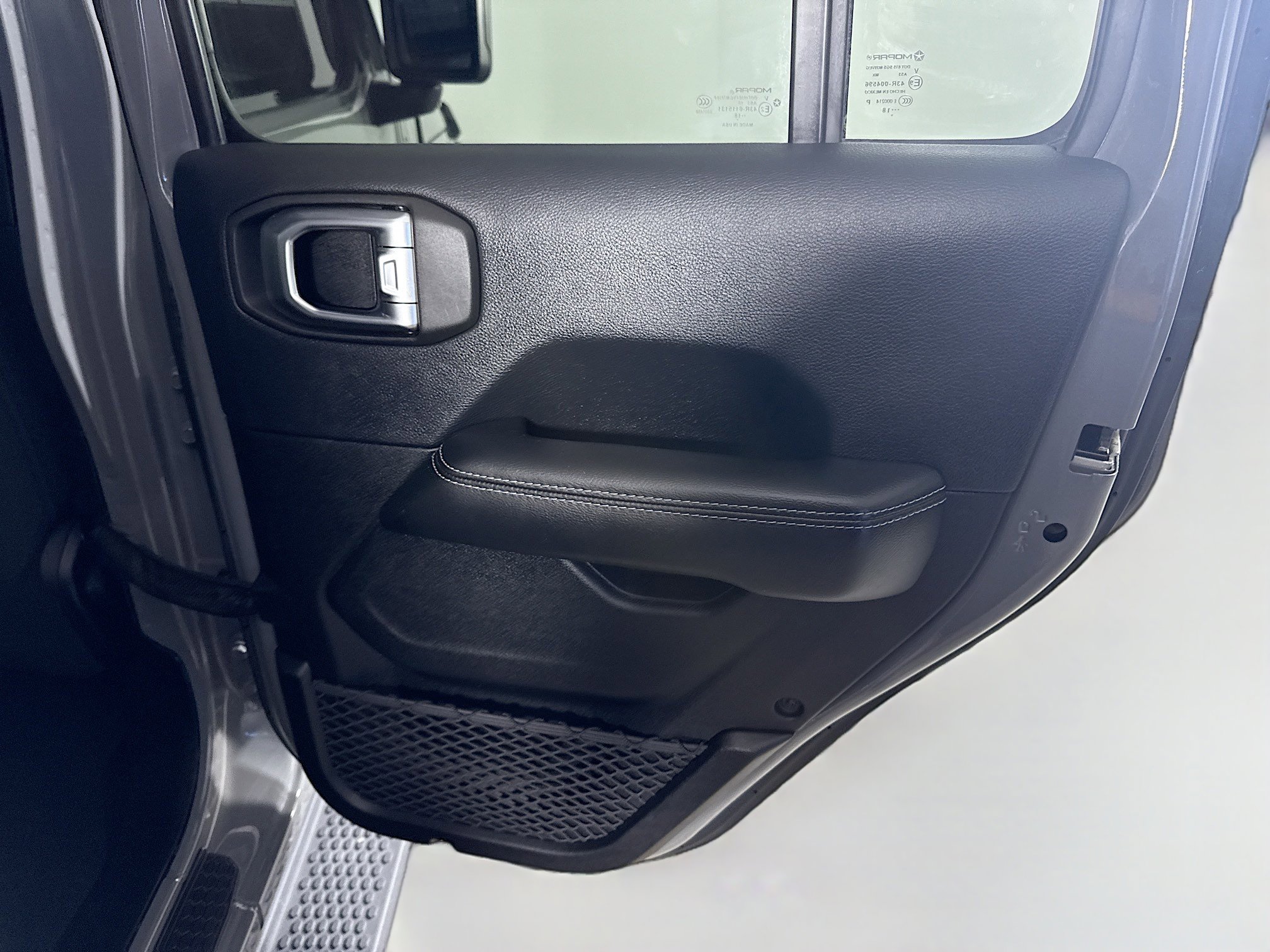 Used 2018 Jeep Wrangler Unlimited Sahara image 28