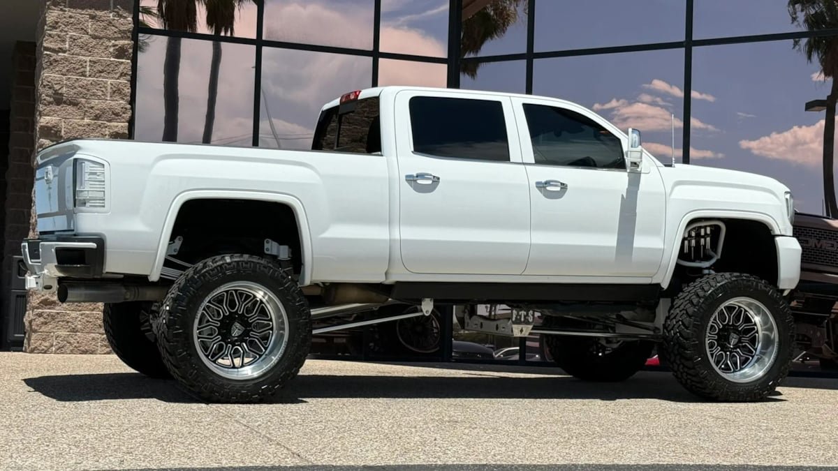 Used 2017 GMC Sierra 3500 Denali w/ Duramax Plus Package AWD/4WD image 13