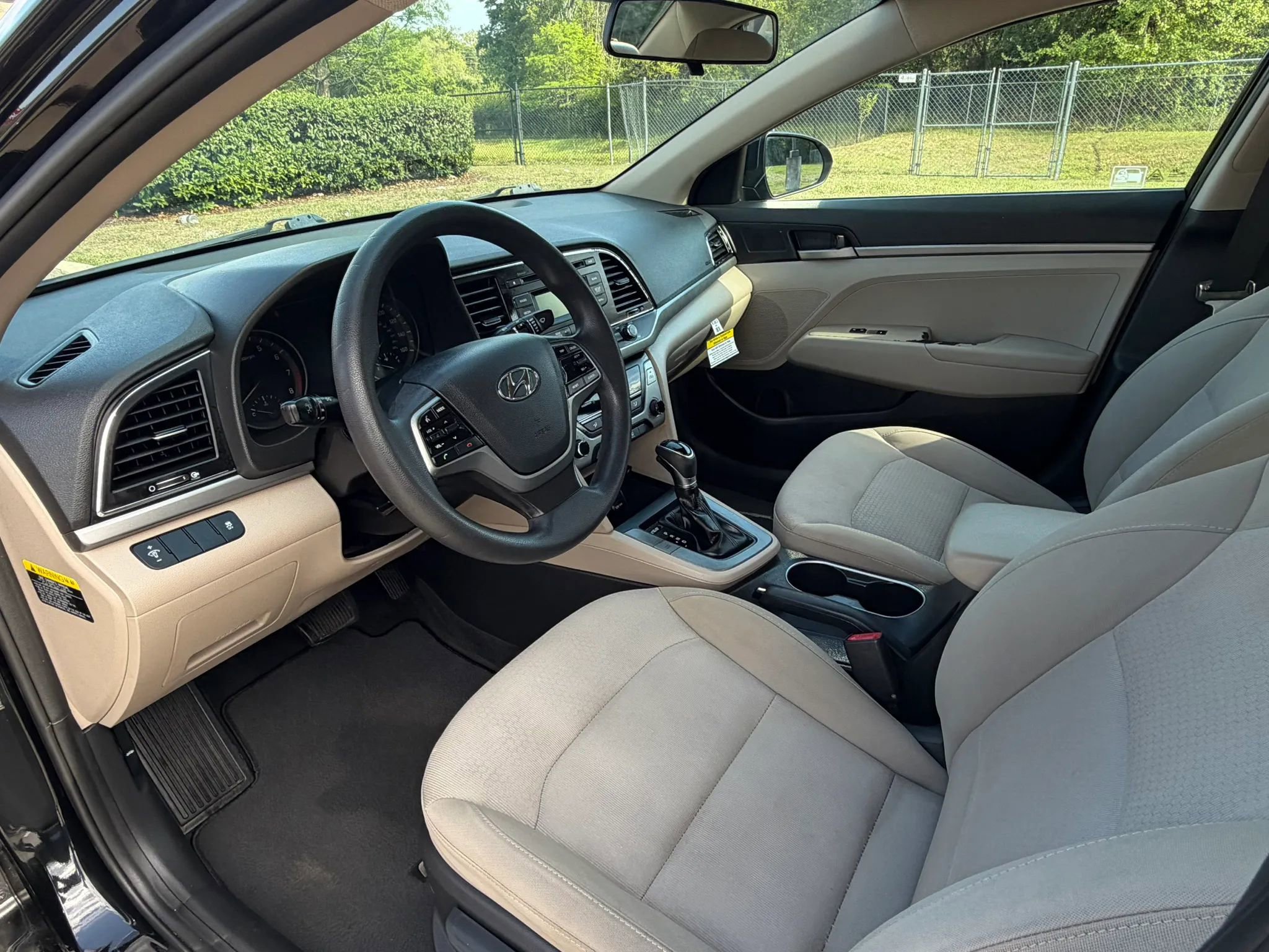 Used 2018 Hyundai Elantra SE w/ Cargo Package FWD image 9