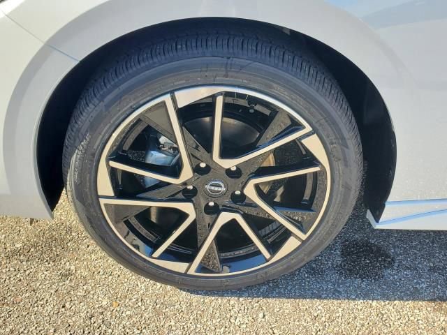 New 2025 Nissan Sentra SR image 9