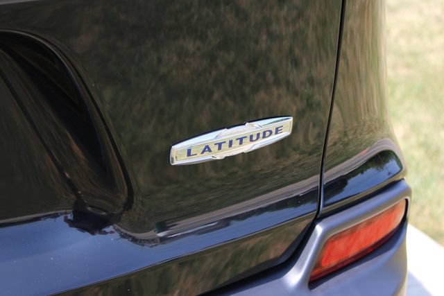 Used 2019 Jeep Cherokee Latitude Plus w/ Cold Weather Group AWD/4WD image 35