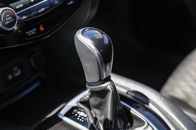 Used 2020 Nissan Rogue SV FWD image 21