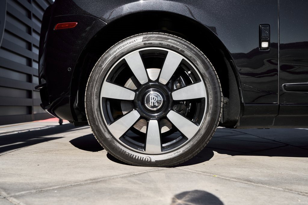 Used 2019 Rolls-Royce Cullinan image 3