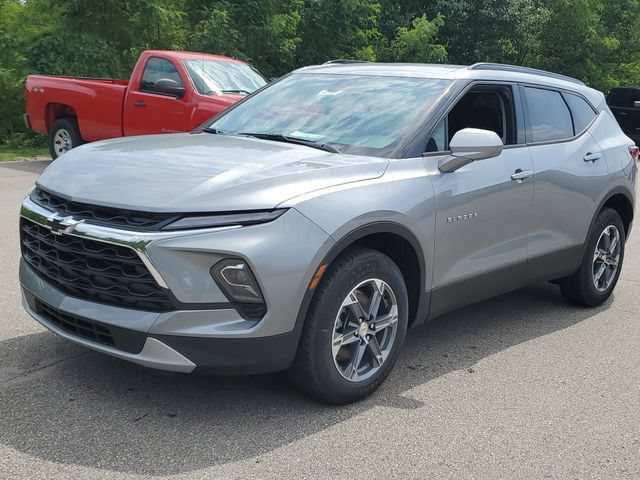 New 2026 Chevrolet Blazer LT w/ Convenience Package AWD/4WD image 2