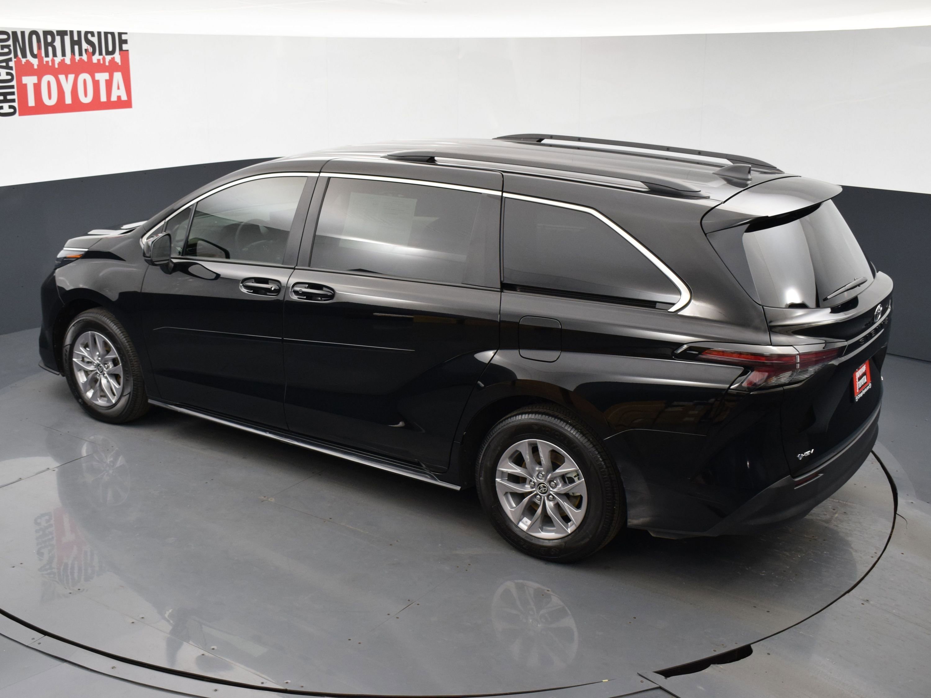Used 2025 Toyota Sienna LE image 20