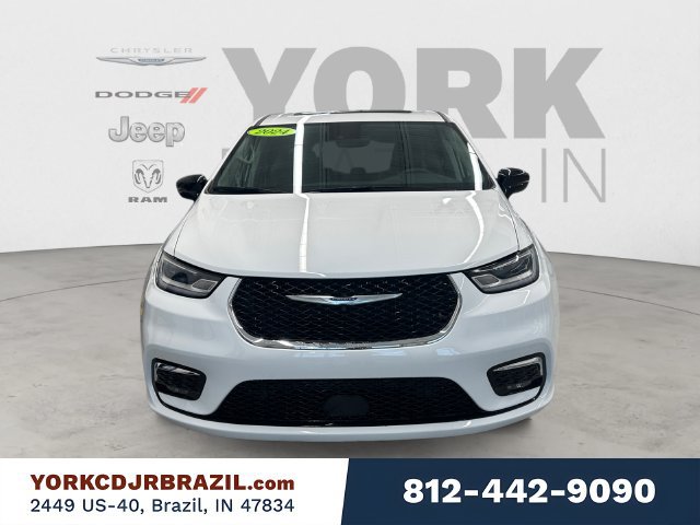 Used 2024 Chrysler Pacifica Limited AWD/4WD image 8