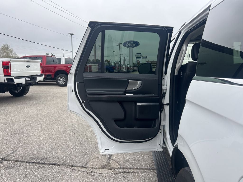 Certified 2025 Ford Expedition Platinum AWD/4WD image 16