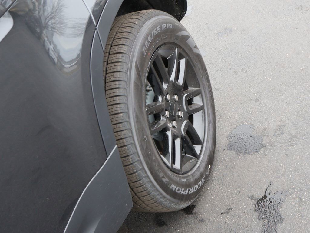 New 2026 Land Rover Defender 110 S image 39