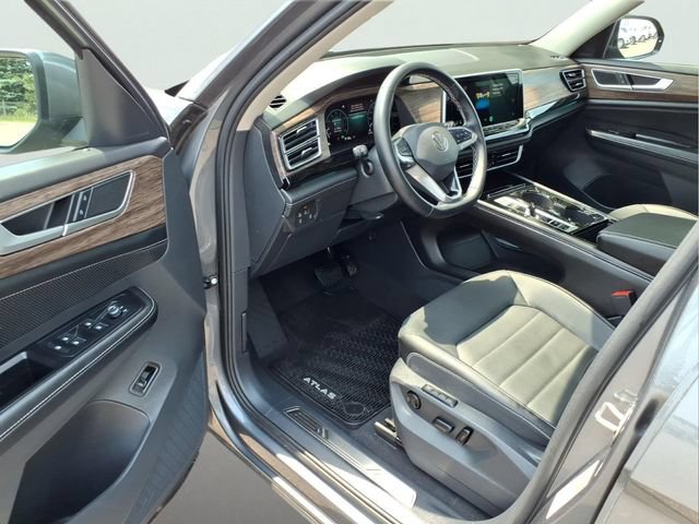 Used 2025 Volkswagen Atlas SEL AWD/4WD image 10