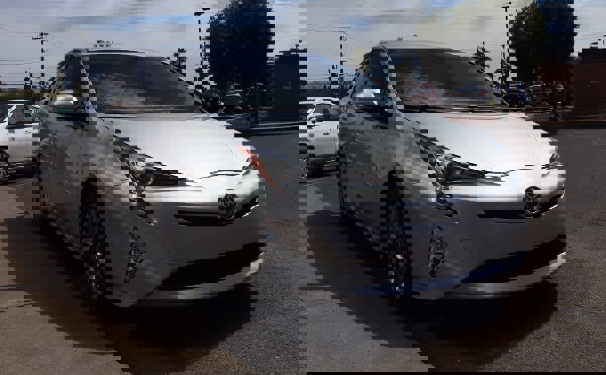 Used 2016 Toyota Prius Three Touring FWD image 18