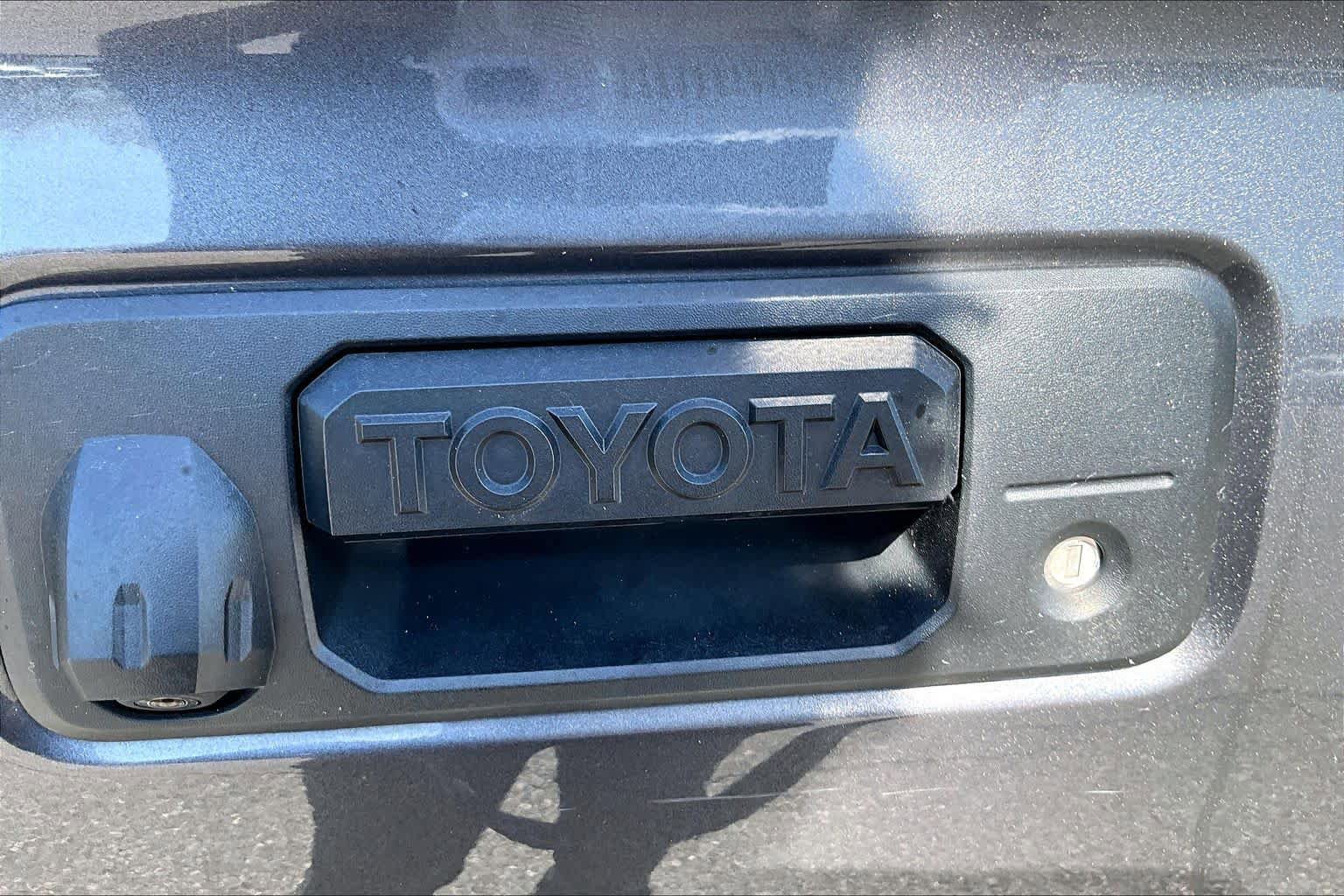 Used 2017 Toyota Tacoma TRD Sport w/ Tow Package (A/T) image 30