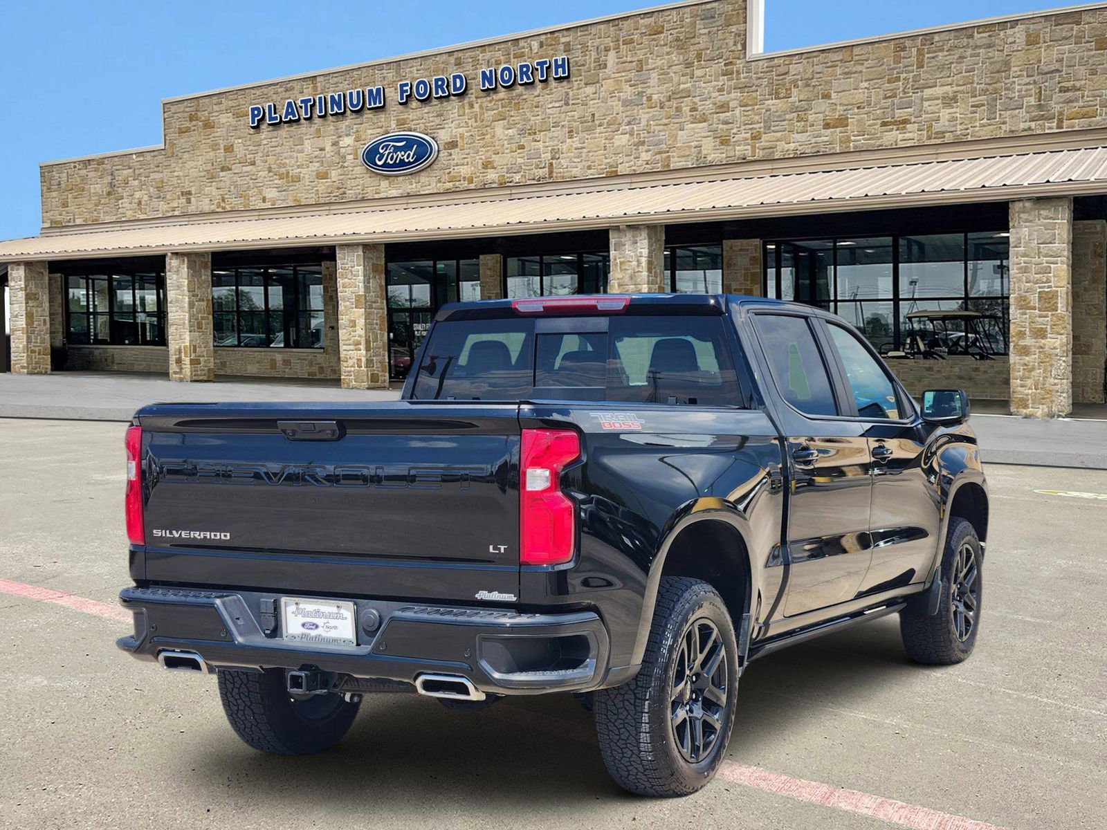 Used 2025 Chevrolet Silverado 1500 LT Trail Boss w/ LT Trail Boss Premium Package AWD/4WD image 5
