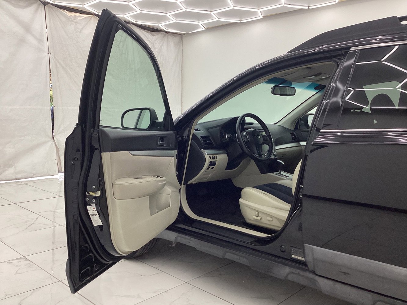 Used 2013 Subaru Outback 2.5i Premium w/ All-Weather Pkg image 16