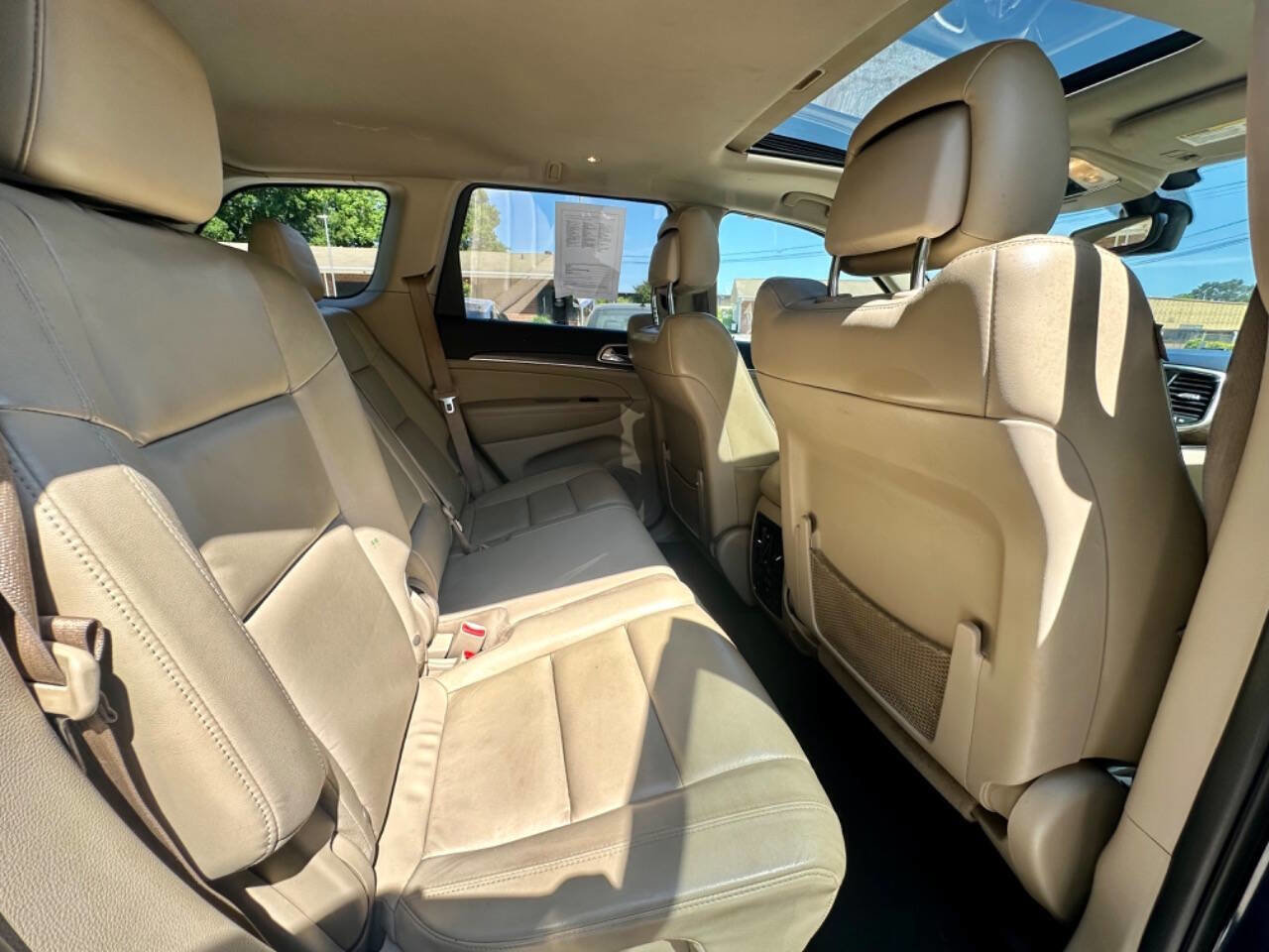 Used 2017 Jeep Grand Cherokee Limited AWD/4WD image 16