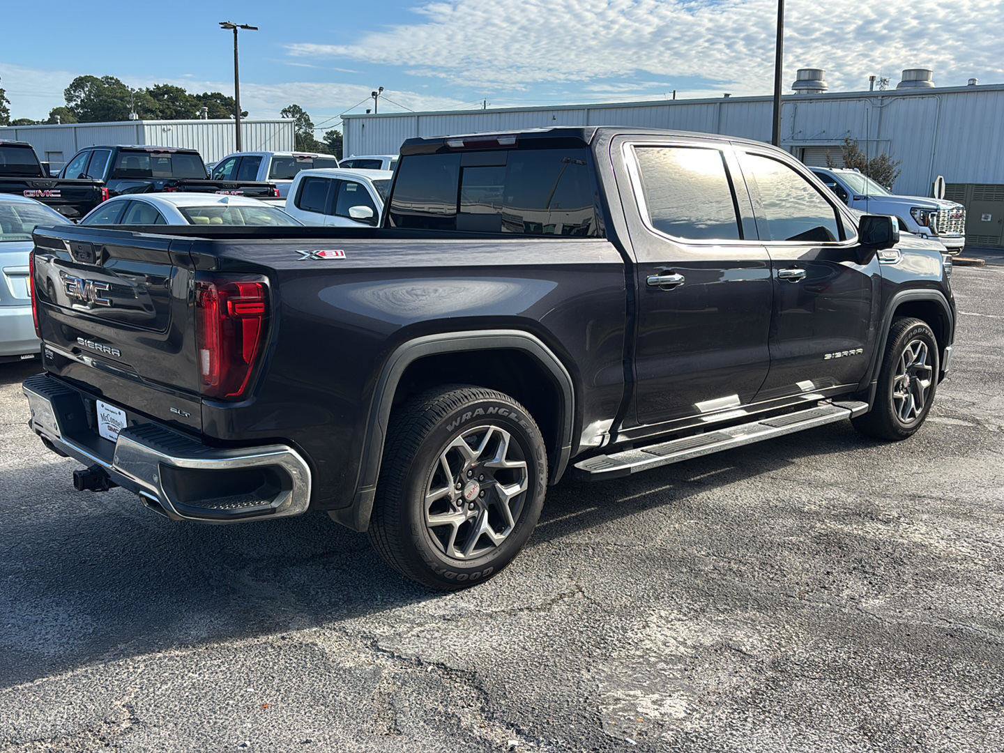 Used 2022 GMC Sierra 1500 SLT w/ SLT Premium Plus Package AWD/4WD image 7