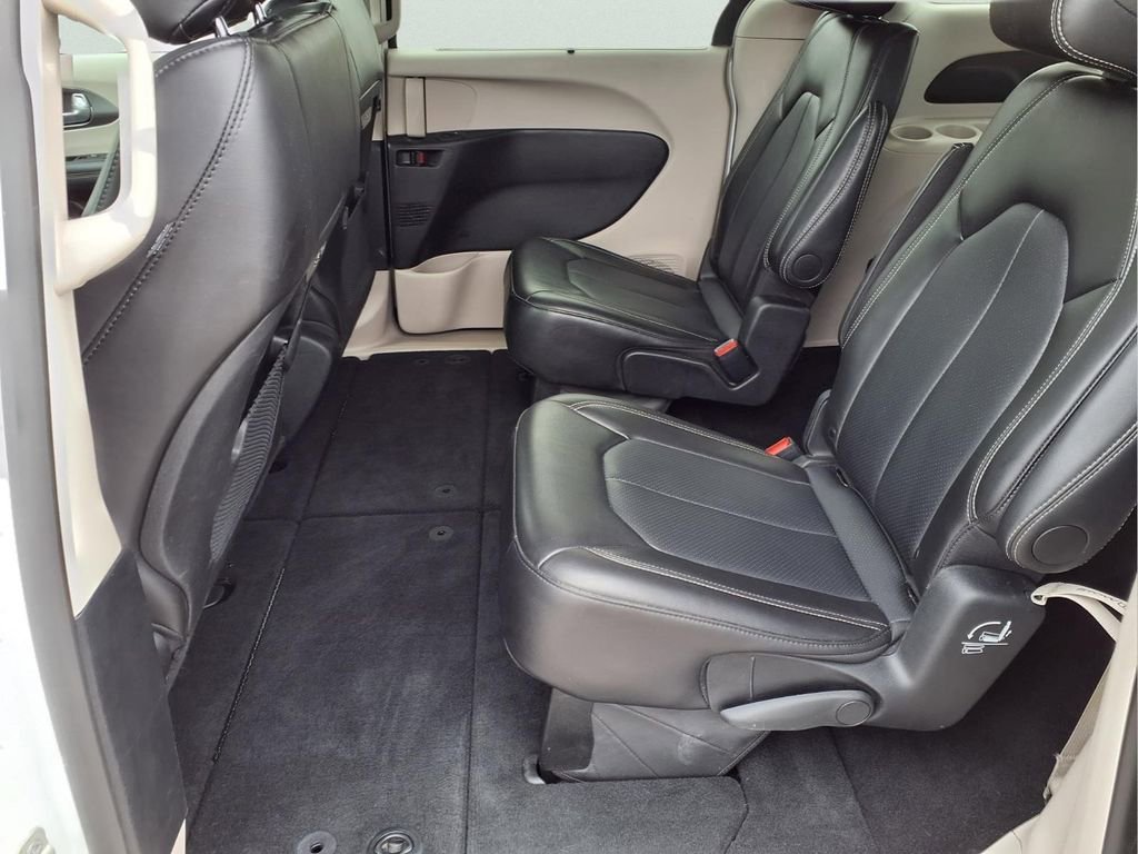 Used 2024 Chrysler Pacifica Touring-L FWD image 24