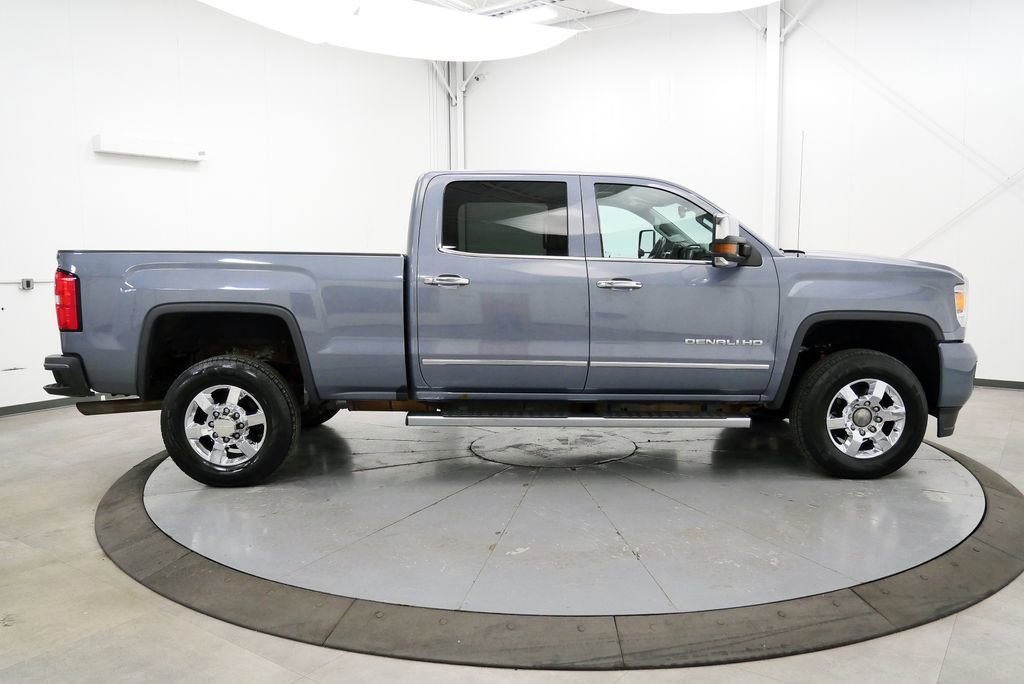 Used 2016 GMC Sierra 3500 Denali w/ Suspension Package, Off-Road AWD/4WD image 8