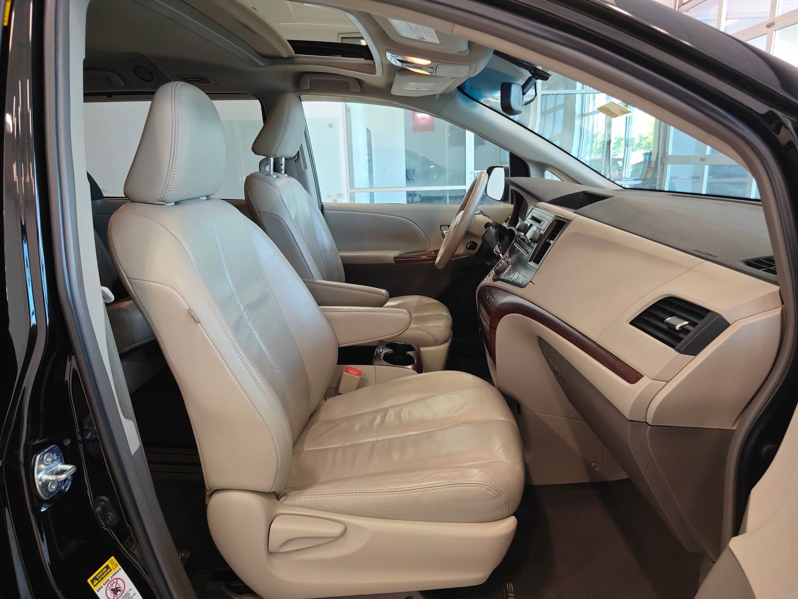 Used 2011 Toyota Sienna XLE FWD image 19