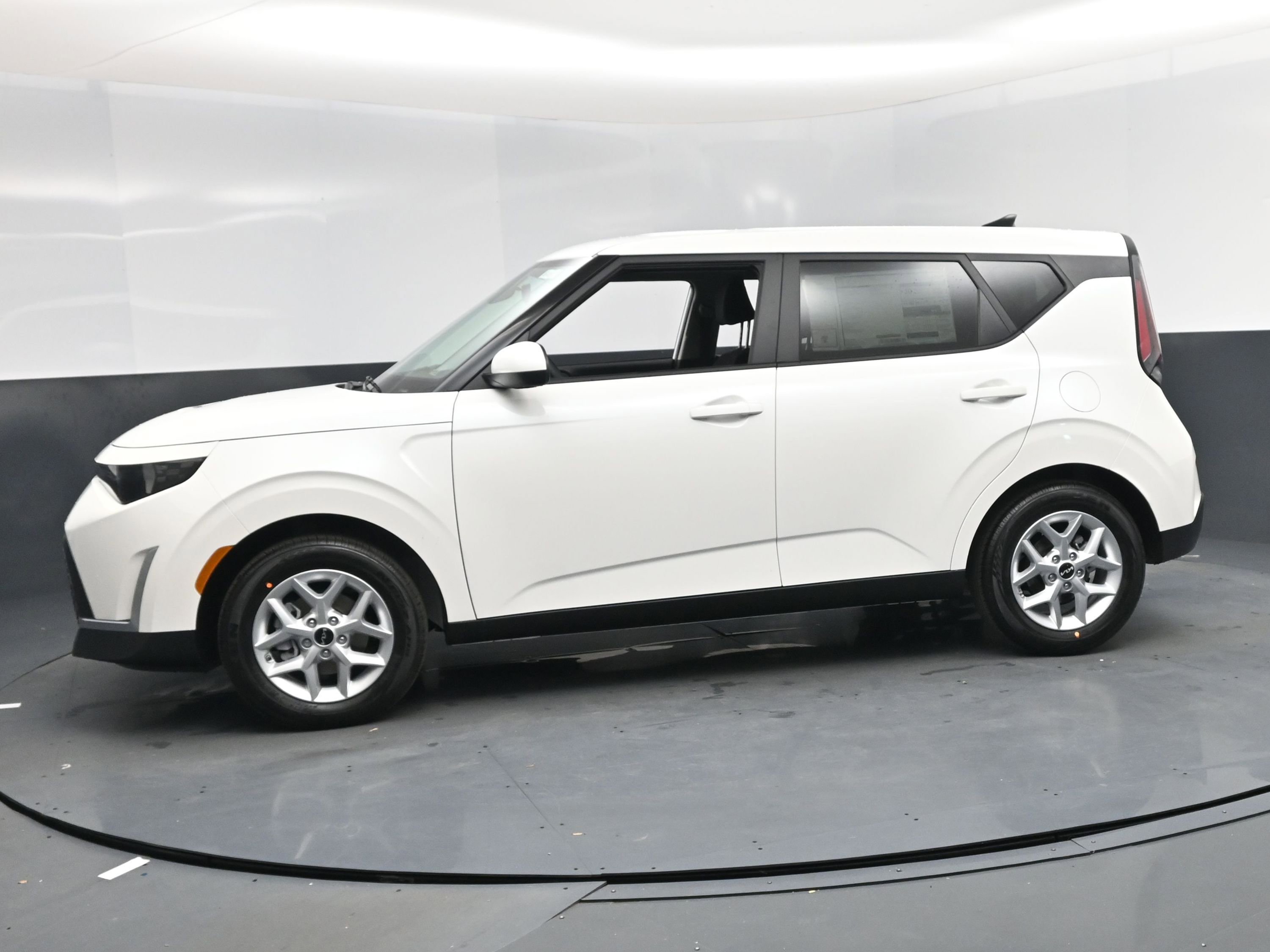 New 2025 Kia Soul LX image 3