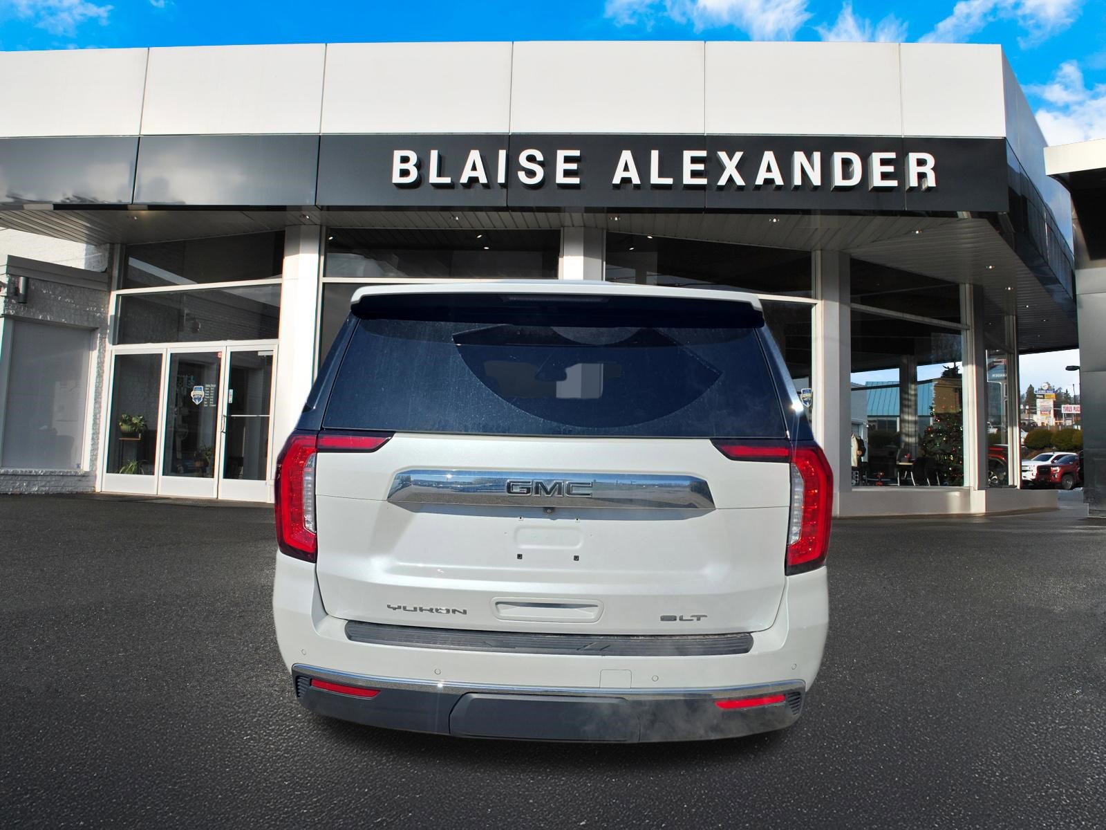 Used 2023 GMC Yukon SLT AWD/4WD image 4