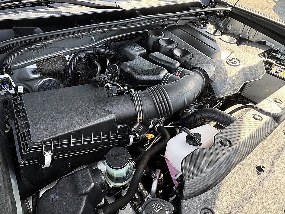 Used 2022 Toyota 4Runner SR5 AWD/4WD image 26