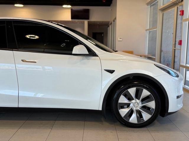 Used 2022 Tesla Model Y Long Range AWD/4WD image 16