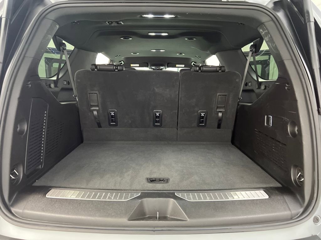 Used 2025 Chevrolet Suburban Z71 image 35