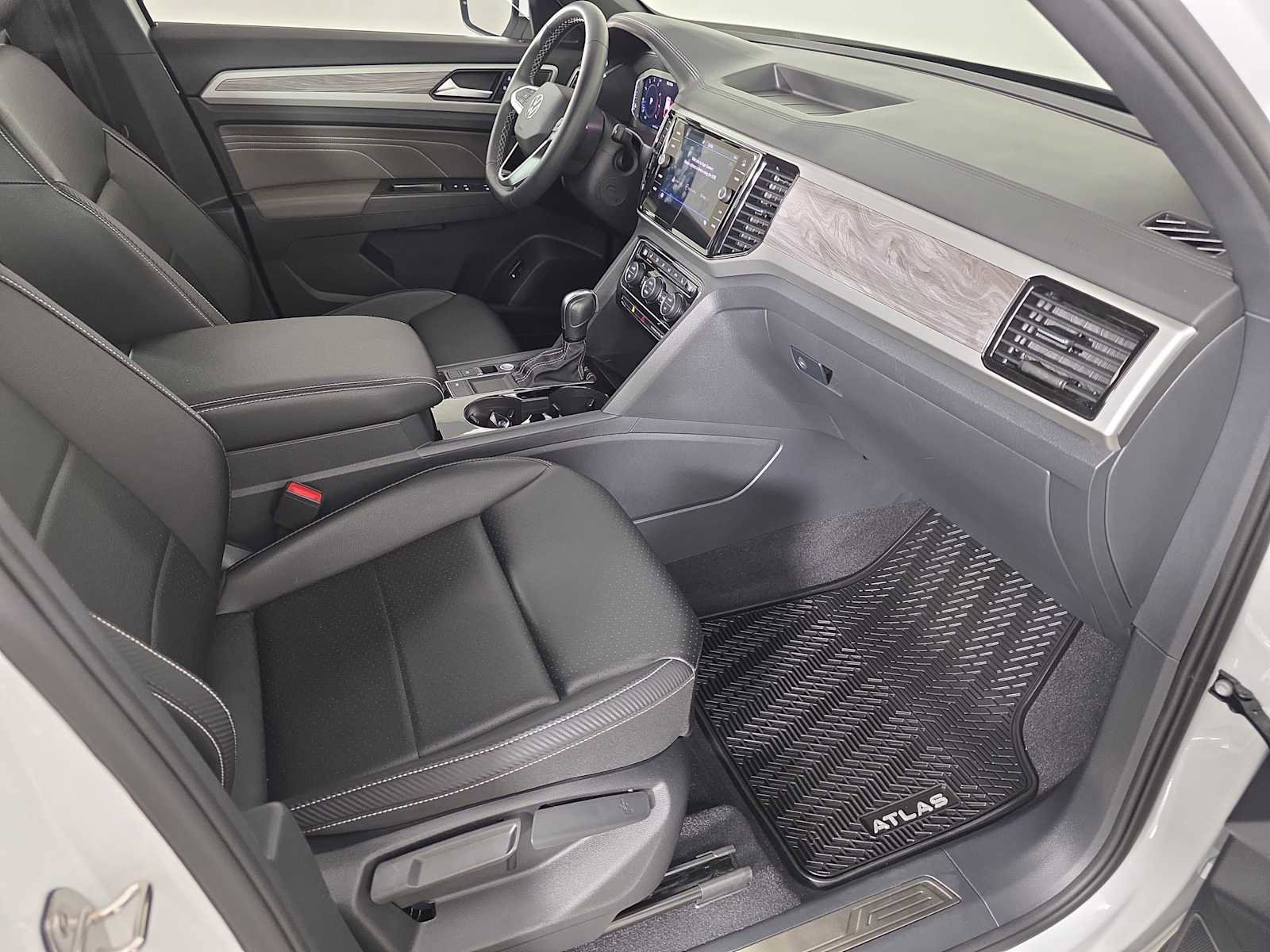 Used 2023 Volkswagen Atlas Cross Sport SE w/ Panoramic Sunroof Package image 29