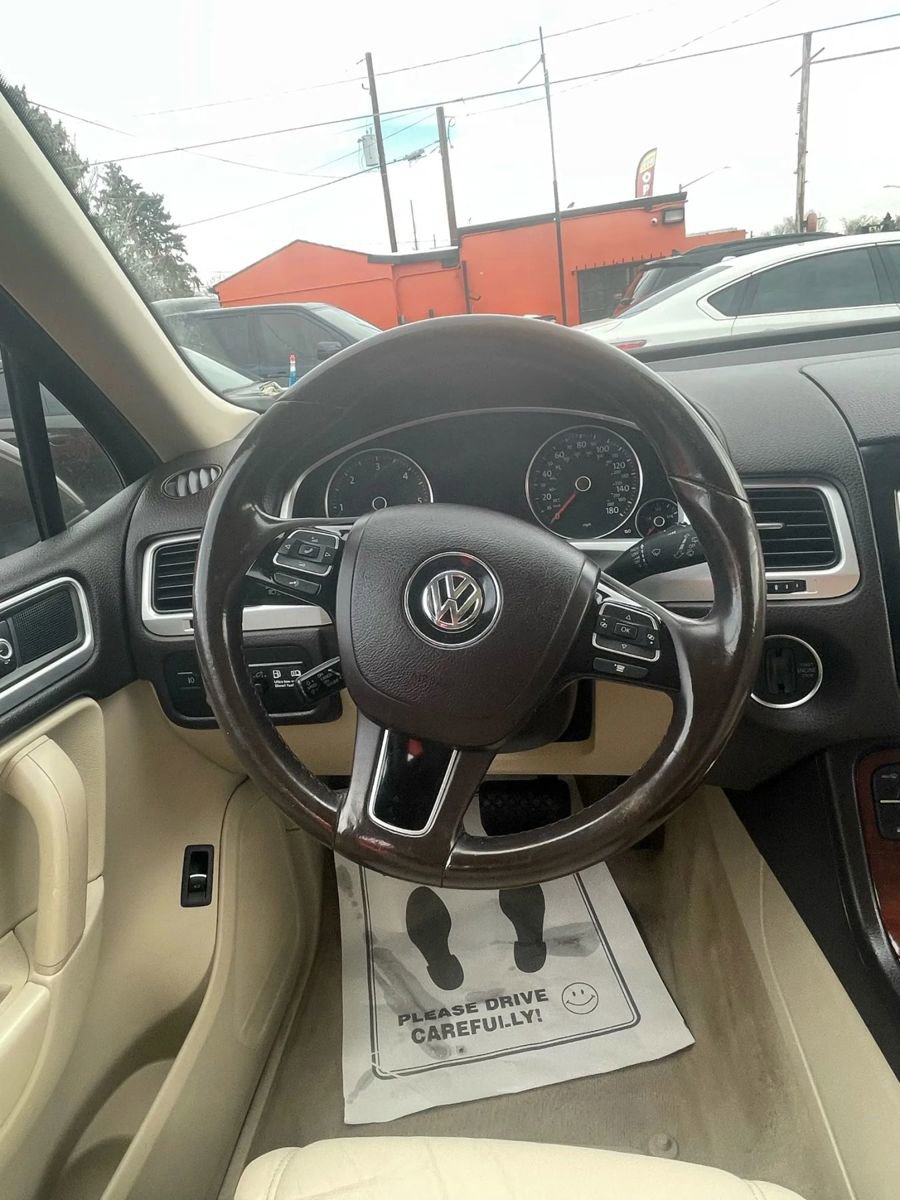Used 2013 Volkswagen Touareg TDI image 21