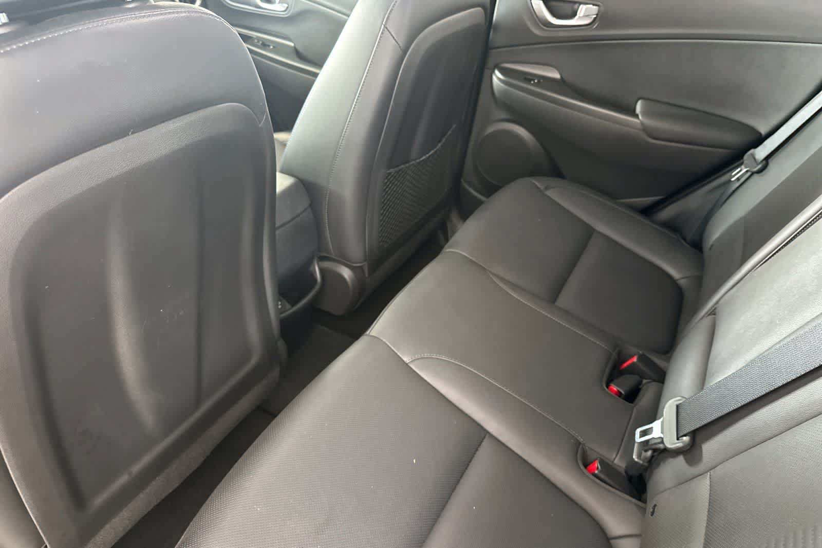 Used 2023 Hyundai Kona Limited w/ Cargo Package FWD image 4
