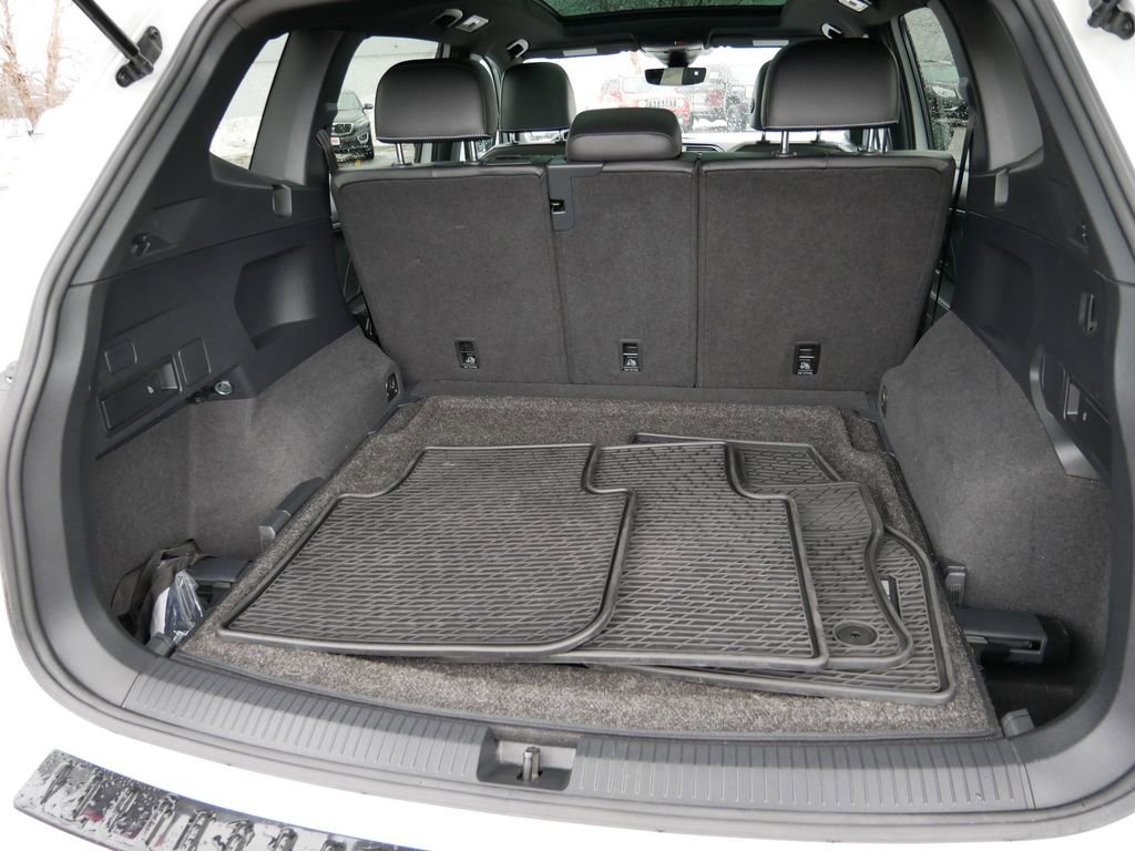 Used 2023 Volkswagen Tiguan SE R-Line image 10