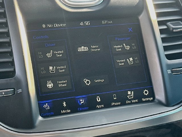 Used 2018 Chrysler 300 Limited RWD image 19