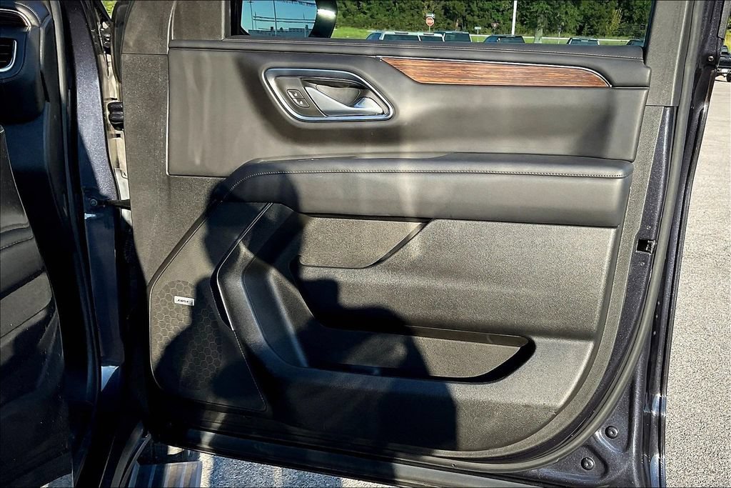 Used 2024 Chevrolet Suburban High Country RWD image 20