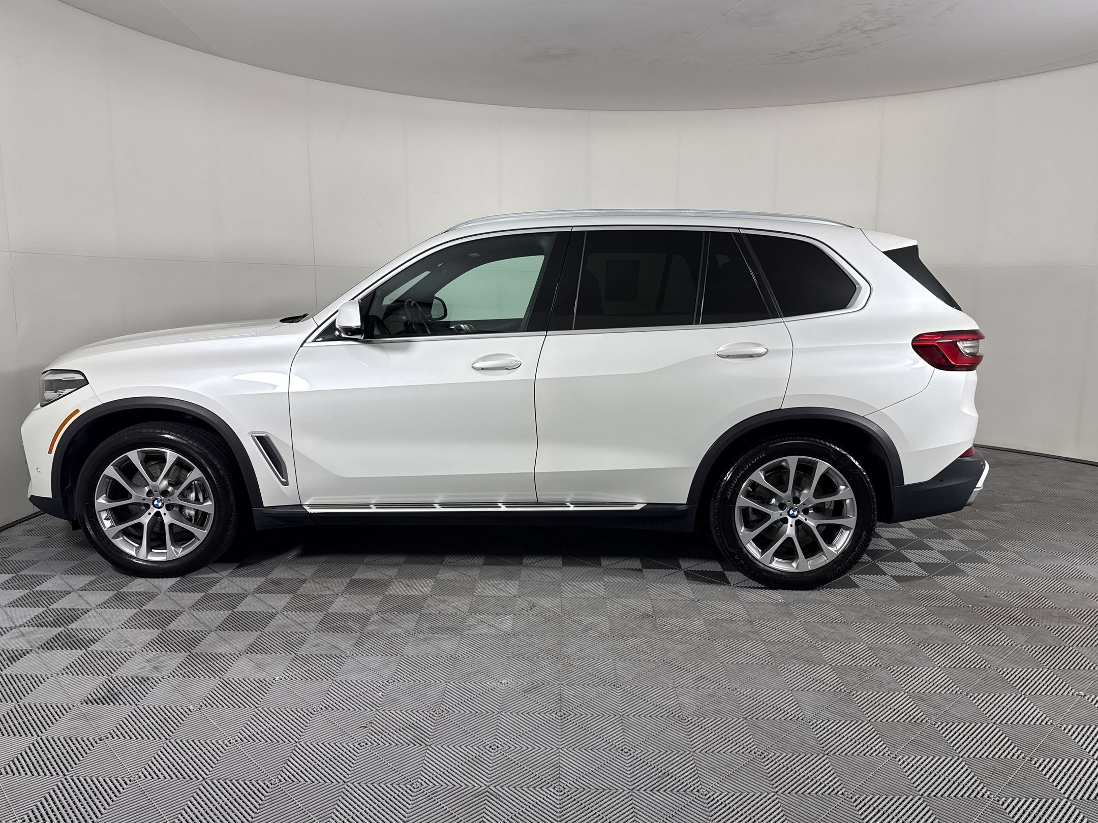 Used 2020 BMW X5 xDrive40i w/ Convenience Package AWD/4WD image 2