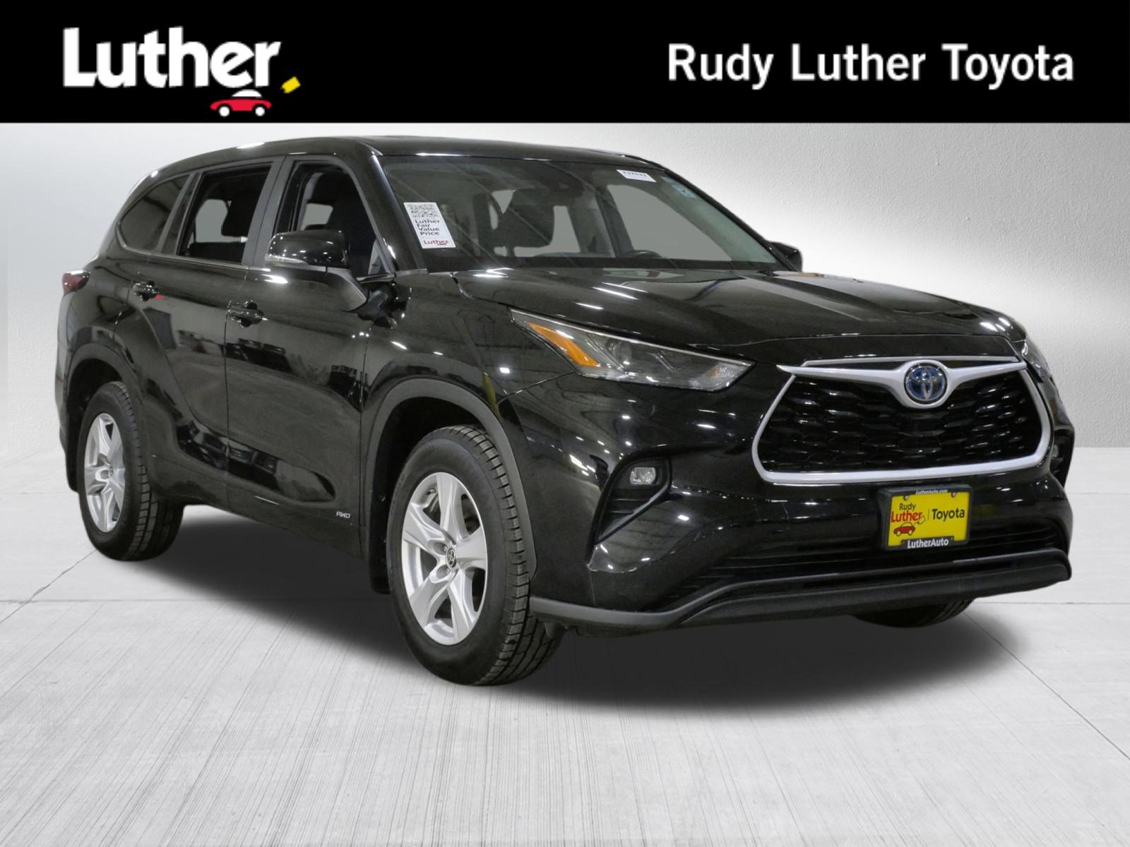 Used 2023 Toyota Highlander LE AWD/4WD image 1