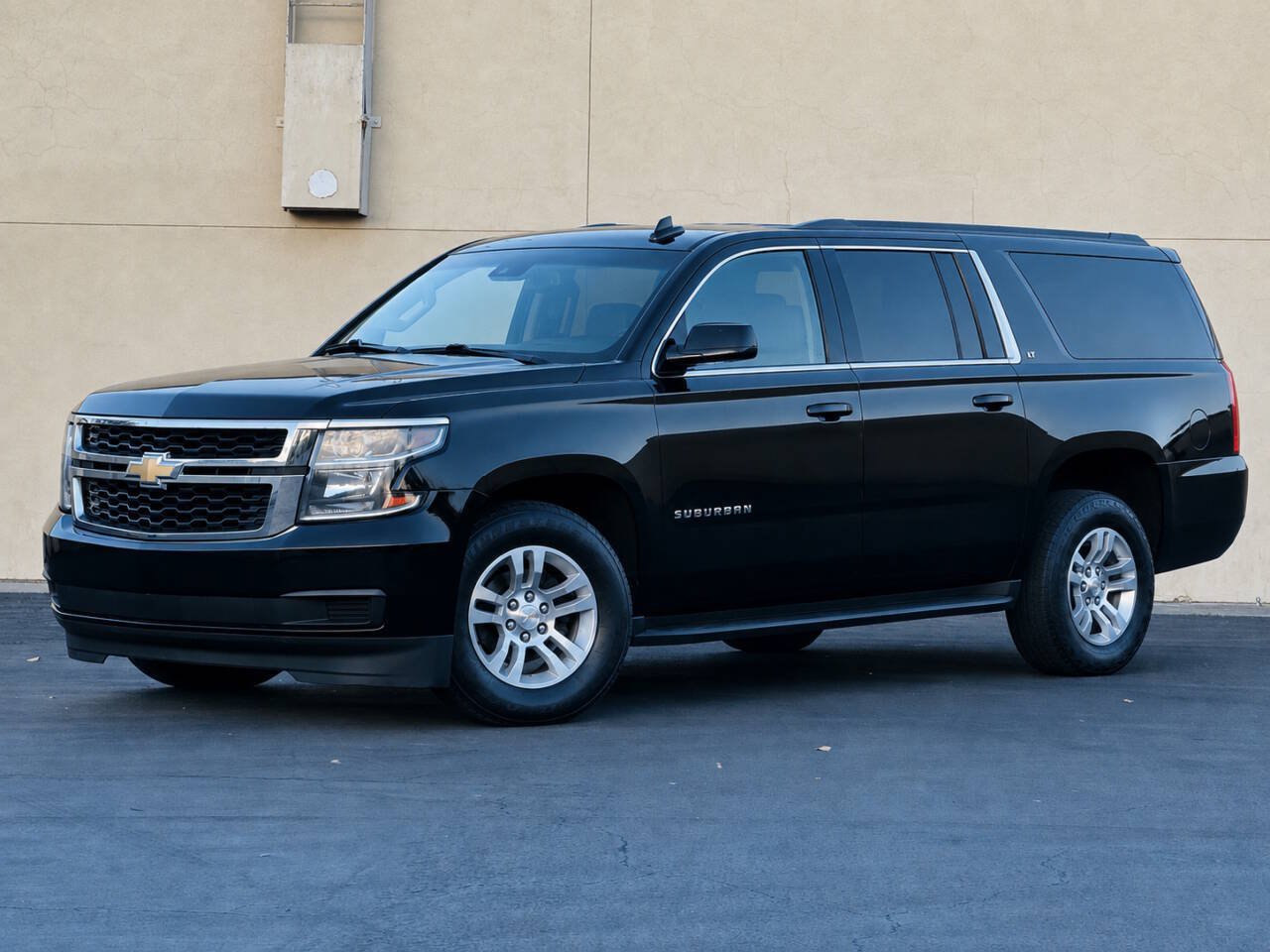 Used 2020 Chevrolet Suburban LT AWD/4WD image 4