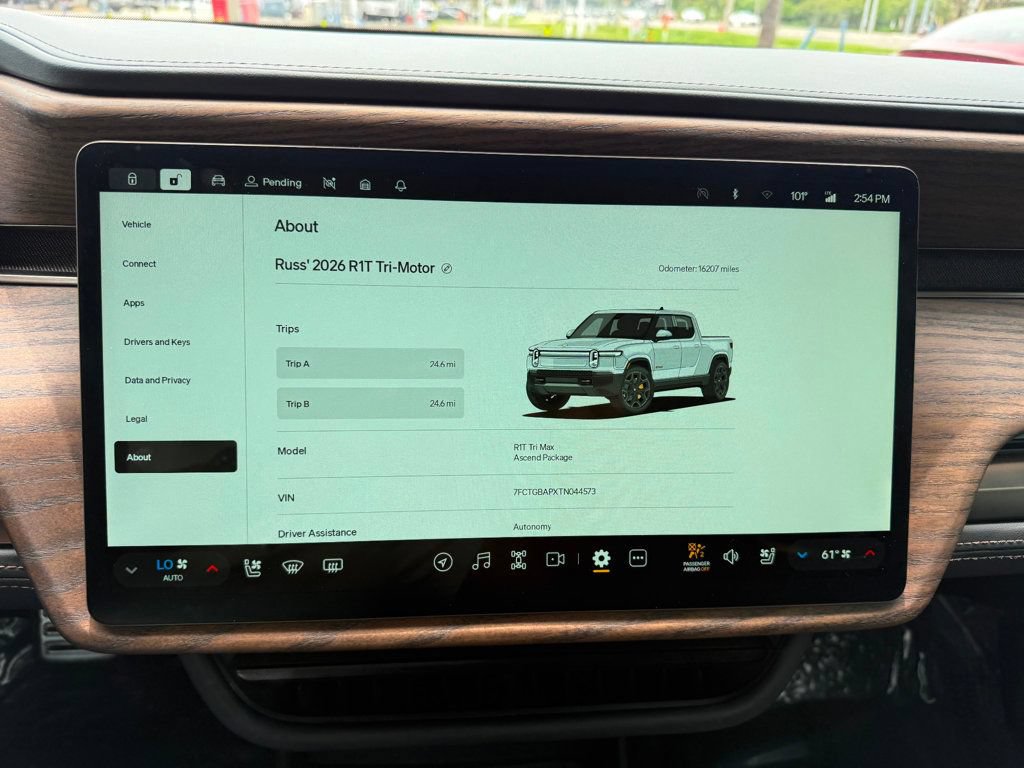 Used 2026 Rivian R1T Premium AWD/4WD image 17