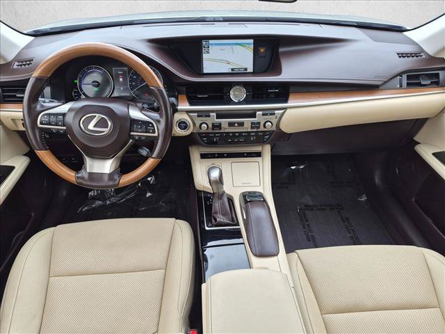 Used 2018 Lexus ES 300h w/ Navigation Package FWD image 17