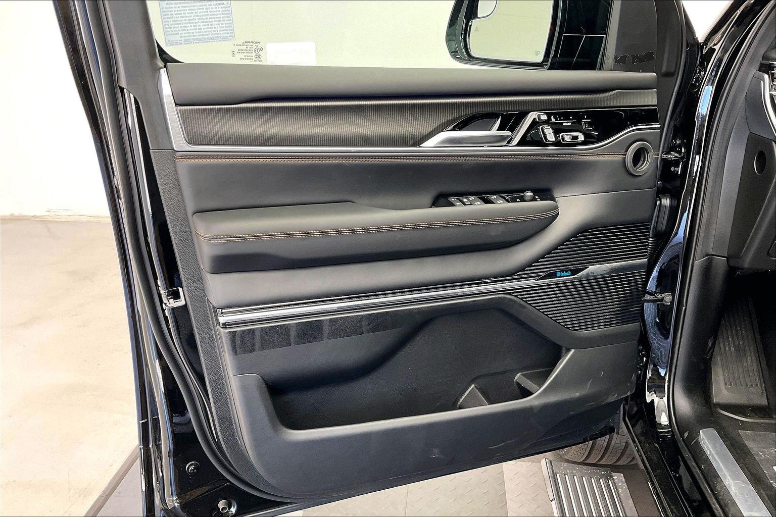 New 2026 Jeep Grand Wagoneer L Summit AWD/4WD image 12