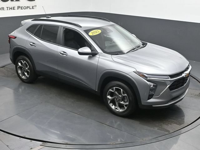Used 2025 Chevrolet Trax LT FWD image 52