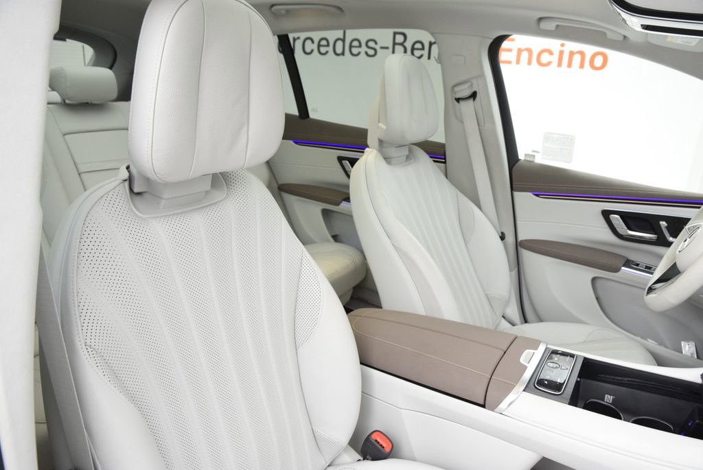 Used 2023 Mercedes-Benz EQS 580 4MATIC SUV image 17