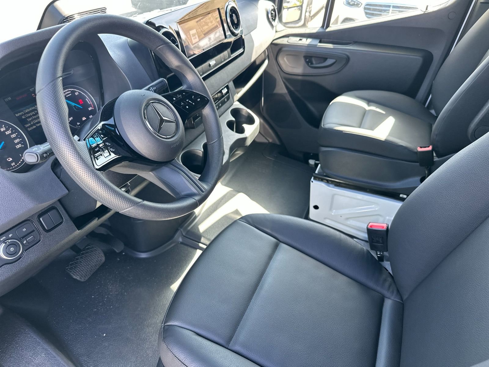 New 2025 Mercedes-Benz eSprinter 170 Cargo image 10