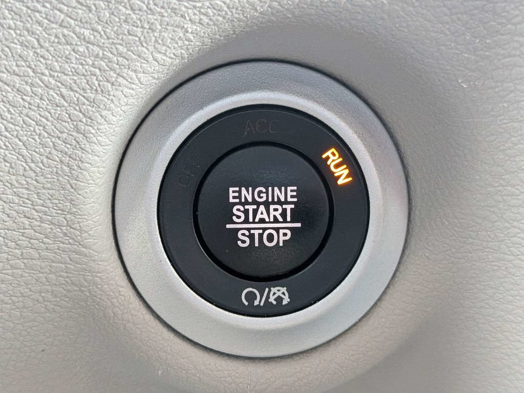 Used 2024 Chrysler Pacifica Touring-L FWD image 29