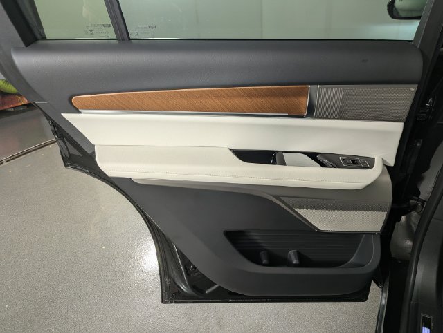 Used 2026 Cadillac Vistiq Sport AWD/4WD image 16