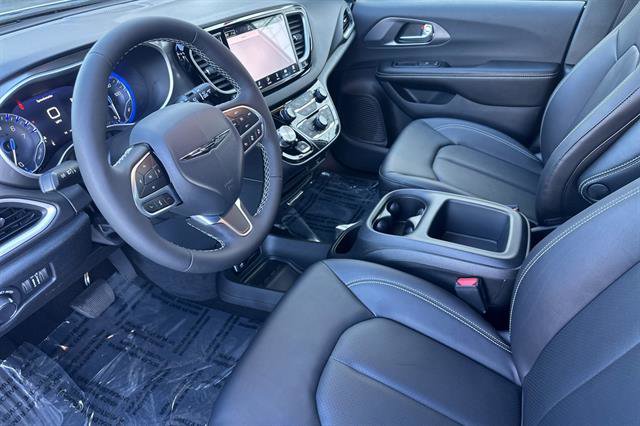 New 2026 Chrysler Voyager LX image 7