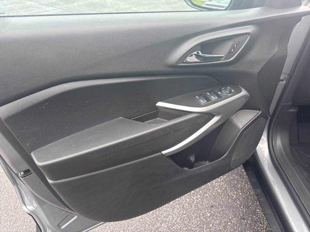 Used 2024 Chevrolet Trax LS image 18