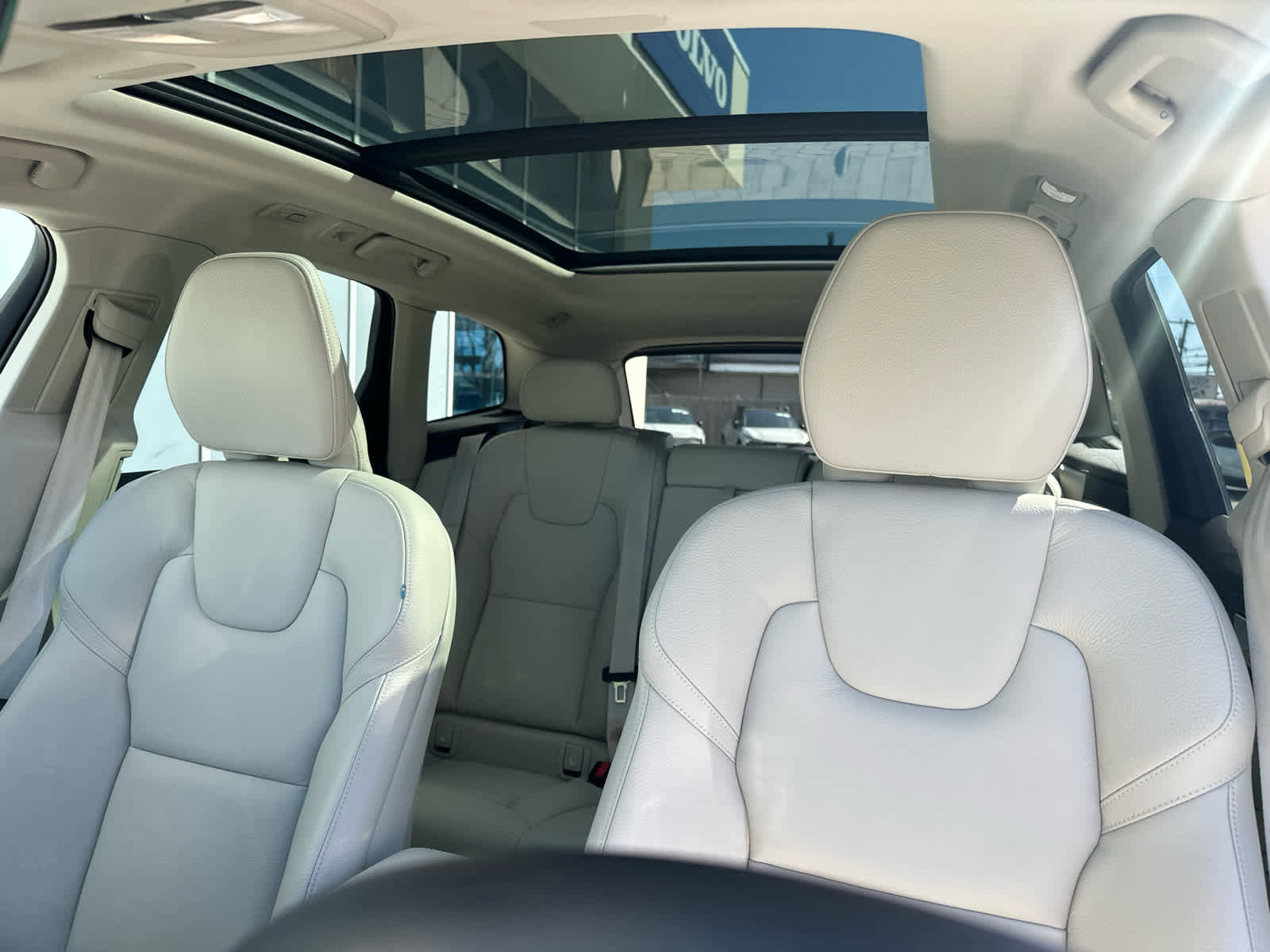 Certified 2024 Volvo XC60 B5 Core AWD/4WD image 6