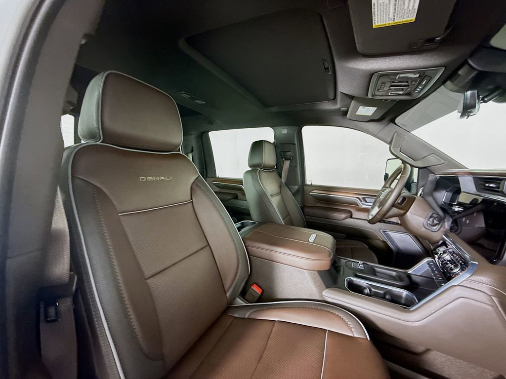 Used 2025 GMC Sierra 3500 Denali w/ Technology Package image 30